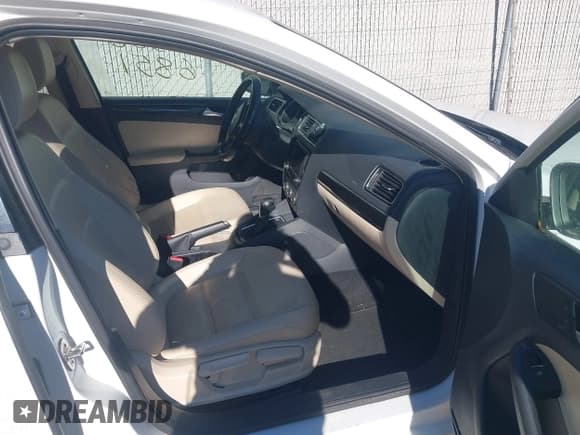 ✅ 2017 Volkswagen Jetta SEL • VIN: 3VWL17AJ7HM349284 • Lot: 43666851. Listed on IAAI with 134,152 mi. Free auction sales archive from the USA and detailed vehicle history report at DreamBid. Image 5.