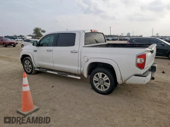 ✅ 2015 Toyota Tundra Platinum • VIN: 5TFAW5F11FX438932 • Лот: 92958195. Опубликован ранее на Copart с пробегом 266 932 миль. Бесплатный доступ к архиву аукционных продаж из США и подробный отчёт об истории автомобиля на DreamBid. Изображение 2.