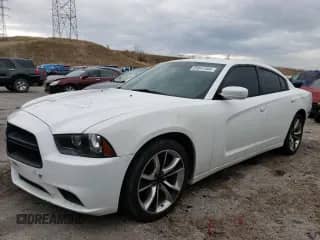 2013 Dodge Charger SE z VIN 2C3CDXBG0DH717945, wystawiony jako Copart lot #85541364 z przebiegiem 139 229 mil mil oraz Szkoda całkowita • Salvage title. Historia ofert i sprzedaży dostępna na DreamBid. Obrazek 1.