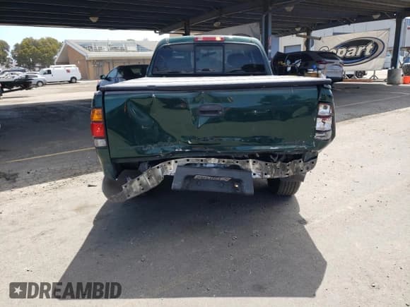 ✅ 2002 Toyota Tundra Limited • VIN: 5TBRT38162S279329 • Lot: 61090735. Listed on Copart with 202,214 mi. Free auction sales archive from the USA and detailed vehicle history report at DreamBid. Image 6.