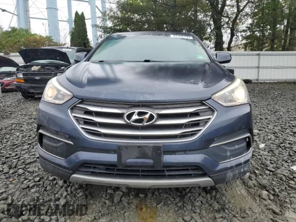 2018 Hyundai Santa Fe 2.4L with VIN 5NMZT3LB0JH081113, listed as a Copart auction lot 82356735 with 68,817 mi miles and Clean title. Bid and sale history available at DreamBid. Image 5.