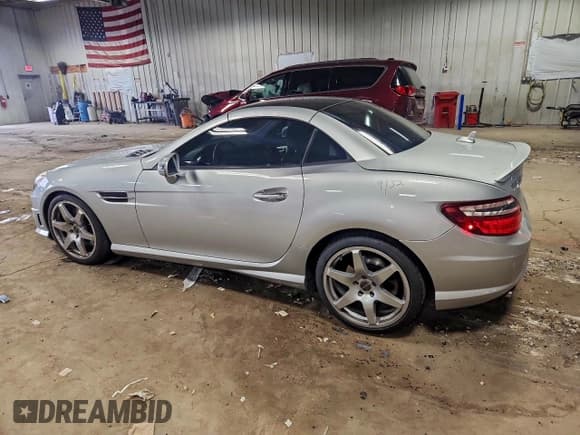 ✅ 2015 Mercedes-Benz SLK 250 • VIN: WDDPK4HA4FF111501 • Lot: 94542715. Listed on Copart with 85,092 mi. Free auction sales archive from the USA and detailed vehicle history report at DreamBid. Image 2.
