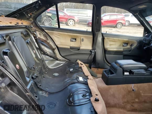 1997 BMW 3 Series M3s z VIN WBSCD9324VEE06906, wystawiony jako Copart lot #61715875 z przebiegiem Nie podano mil oraz Nie do naprawy • Non repairable. Historia ofert i sprzedaży dostępna na DreamBid. Obrazek 10.