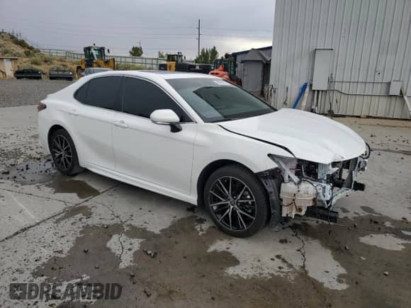 2024 Toyota Camry SE with VIN 4T1S11BK8RU119359, listed as a Copart auction lot 69290375 with 19,439 mi miles and Salvage title. Bid and sale history available at DreamBid. Image 4.