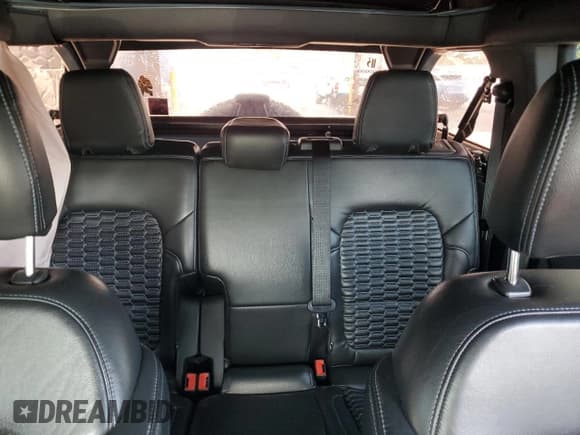 ✅ 2021 Ford Bronco • VIN: 1FMDE5BH2MLB06341 • Lot: 53708045. Wystawiony na Copart z przebiegiem 34 688 mil. Bezpłatny archiwum sprzedaży aukcyjnych z USA i szczegółowy raport historii pojazdu na DreamBid. Zdjęcie 10.