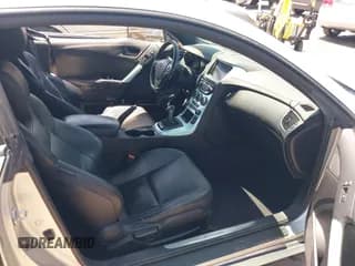 ✅ 2013 Hyundai Genesis Coupe Grand Touring • VIN: KMHHU6KJ8DU110305 • Lot: 42404525. Wystawiony na IAAI z przebiegiem 98 123 mil. Bezpłatny archiwum sprzedaży aukcyjnych z USA i szczegółowy raport historii pojazdu na DreamBid. Zdjęcie 5.