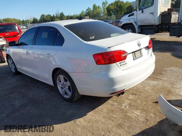 ✅ 2014 Volkswagen Jetta TDI • VIN: 3VWLL7AJ0EM377238 • Lot: 43500933. Listed on IAAI with 119,141 mi. Free auction sales archive from the USA and detailed vehicle history report at DreamBid. Image 3.