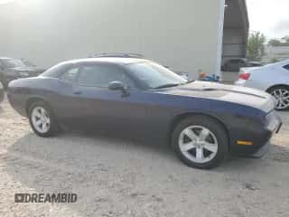 2014 Dodge Challenger SXT z VIN 2C3CDYAG8EH136931, wystawiony jako Copart lot #57024104 z przebiegiem 34 511 mil mil oraz Szkoda całkowita • Salvage title. Historia ofert i sprzedaży dostępna na DreamBid. Obrazek 4.