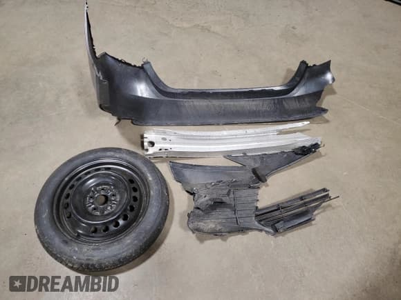 ✅ 2022 Toyota Camry LE • VIN: 4T1C11AK8NU674134 • Лот: 92382645. Опубликован ранее на Copart с пробегом 103 215 миль. Бесплатный доступ к архиву аукционных продаж из США и подробный отчёт об истории автомобиля на DreamBid. Изображение 12.