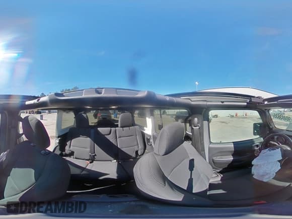 ✅ 2020 Jeep Wrangler Unlimited Freedom • VIN: 1C4HJXDG0LW264272 • Lot: 90493635. Listed on Copart with 86,207 mi. Free auction sales archive from the USA and detailed vehicle history report at DreamBid. Image 16.