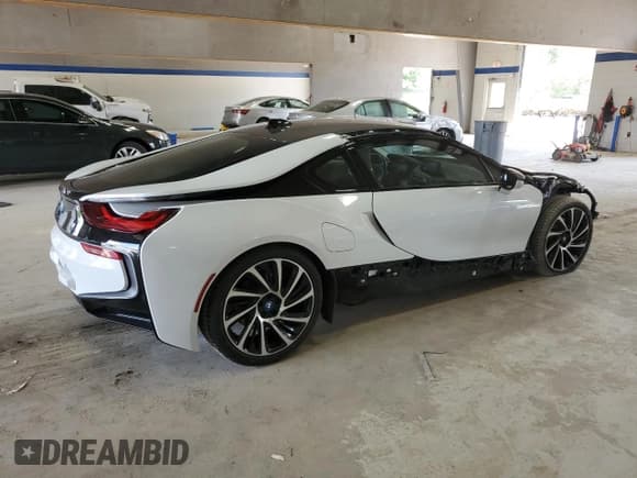 ✅ 2015 BMW i8 • VIN: WBY2Z2C52FV391941 • Лот: 61434155. Опубликован ранее на Copart с пробегом 19 334 миль. Бесплатный доступ к архиву аукционных продаж из США и подробный отчёт об истории автомобиля на DreamBid. Изображение 3.