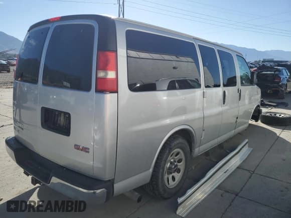 ✅ 2012 GMC Savana 1LT • VIN: 1GKS8CF47C1172784 • Lot: 71385104. Wystawiony na Copart z przebiegiem 105 950 mil. Bezpłatny archiwum sprzedaży aukcyjnych z USA i szczegółowy raport historii pojazdu na DreamBid. Zdjęcie 3.