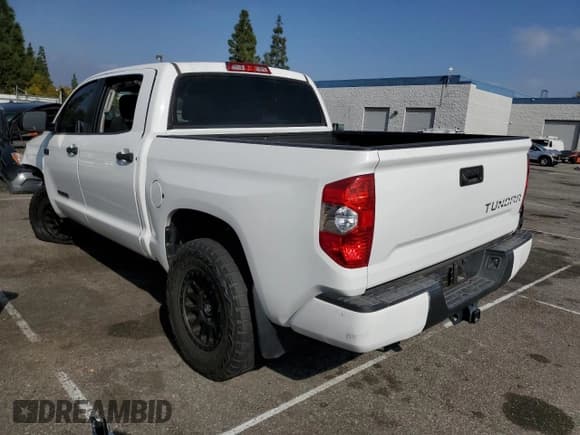 ✅ 2017 Toyota Tundra SR5 • VIN: 5TFEY5F18HX224101 • Лот: 43479235. Опубликован ранее на Copart с пробегом 88 398 миль. Бесплатный доступ к архиву аукционных продаж из США и подробный отчёт об истории автомобиля на DreamBid. Изображение 2.