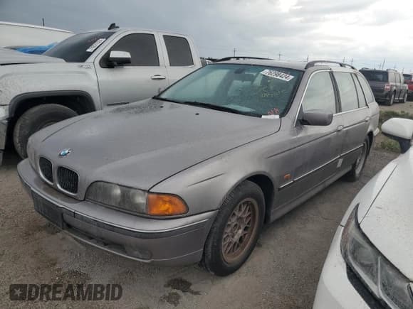 ✅ 2000 BMW 5 Series 528i • VIN: WBADP6345YBV63945 • Лот: 76298424. Опубликован ранее на Copart с пробегом Не указан. Бесплатный доступ к архиву аукционных продаж из США и подробный отчёт об истории автомобиля на DreamBid. Изображение 1.