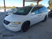✅ 1999 Chrysler Town & Country LXi • VIN: 1C4GP64L7XB570562 • Lot: 43819105. Wystawiony na IAAI z przebiegiem Nie podano. Bezpłatny archiwum sprzedaży aukcyjnych z USA i szczegółowy raport historii pojazdu na DreamBid. Zdjęcie 2.