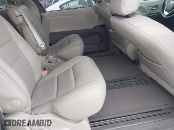 ✅ 2017 Toyota Sienna XLE Premium • VIN: 5TDYZ3DC1HS823656 • Lot: 43509616. Listed on IAAI with 84,632 mi. Free auction sales archive from the USA and detailed vehicle history report at DreamBid. Image 8.