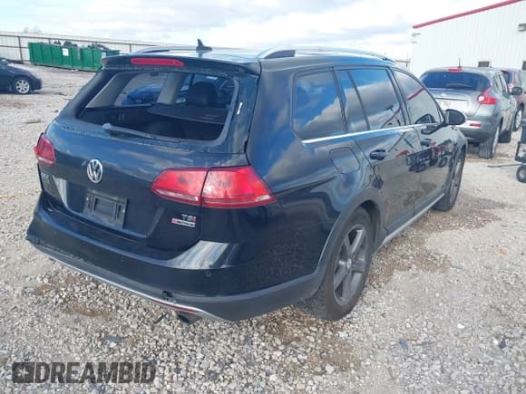 ✅ 2017 Volkswagen Golf S • VIN: 3VWH17AU3HM517065 • Лот: 43712188. Опубликован ранее на IAAI с пробегом 59 596 миль. Бесплатный доступ к архиву аукционных продаж из США и подробный отчёт об истории автомобиля на DreamBid. Изображение 4.