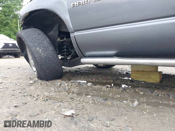 2003 Dodge 1500 ST z VIN 1D7HA18D53S347514, wystawiony jako IAAI lot #42099051 z przebiegiem 173 000 mil mil oraz . Historia ofert i sprzedaży dostępna na DreamBid. Obrazek 18.