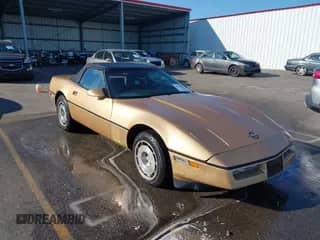1986 Chevrolet Corvette z VIN 1G1YY6789G5902436, wystawiony jako IAAI lot #43122263 z przebiegiem 103 680 mil mil oraz . Historia ofert i sprzedaży dostępna na DreamBid. Obrazek 1.