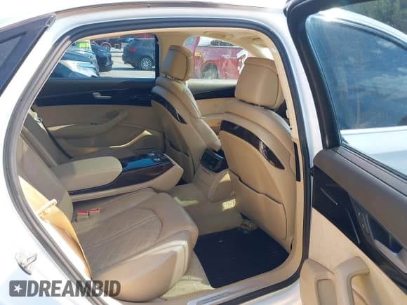 ✅ 2015 Audi A8 4.0T • VIN: WAU32AFD1FN030995 • Lot: 43468092. Wystawiony na IAAI z przebiegiem 93 610 mil. Bezpłatny archiwum sprzedaży aukcyjnych z USA i szczegółowy raport historii pojazdu na DreamBid. Zdjęcie 8.