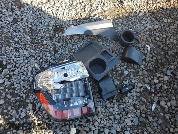 ✅ 2019 Toyota 4Runner SR5 • VIN: JTEZU5JR3K5209580 • Lot: 68589615. Wystawiony na Copart z przebiegiem 167 951 mil. Bezpłatny archiwum sprzedaży aukcyjnych z USA i szczegółowy raport historii pojazdu na DreamBid. Zdjęcie 13.