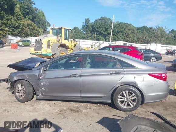 ✅ 2011 Hyundai Sonata GLS • VIN: 5NPEB4AC4BH078268 • Lot: 43350040. Wystawiony na IAAI z przebiegiem 212 708 mil. Bezpłatny archiwum sprzedaży aukcyjnych z USA i szczegółowy raport historii pojazdu na DreamBid. Zdjęcie 15.