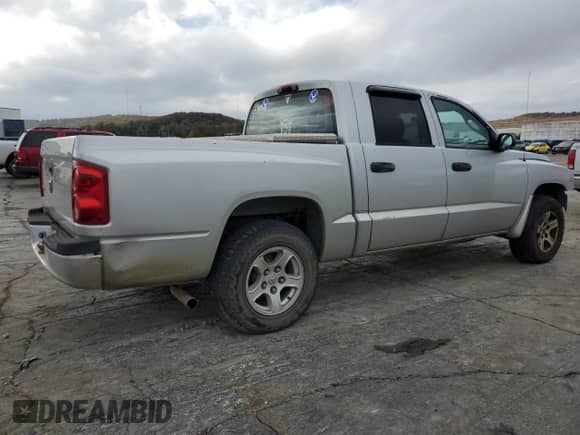 2006 Dodge Dakota ST z VIN 1D7HE28K76S641283, wystawiony jako Copart lot #78939474 z przebiegiem 229 561 mil mil oraz Szkoda całkowita • Salvage title. Historia ofert i sprzedaży dostępna na DreamBid. Obrazek 3.