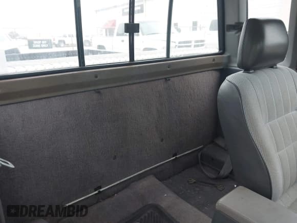 ✅ 1993 Nissan Frontier • VIN: 1N6SD16S5PC405482 • Lot: 42467281. Wystawiony na IAAI z przebiegiem 238 468 mil. Bezpłatny archiwum sprzedaży aukcyjnych z USA i szczegółowy raport historii pojazdu na DreamBid. Zdjęcie 8.