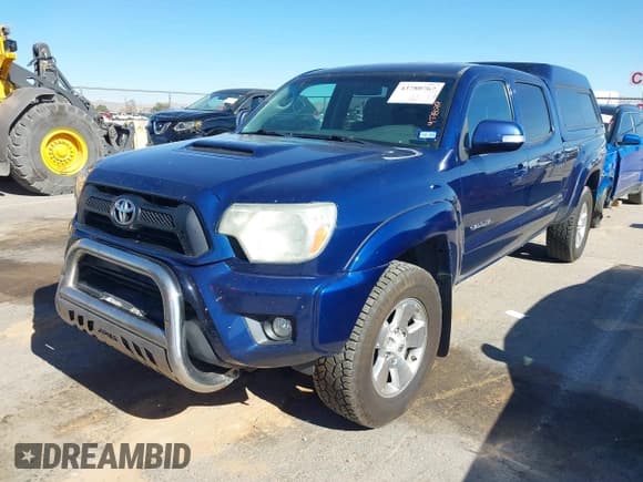 ✅ 2014 Toyota Tacoma • VIN: 5TFMU4FN8EX022956 • Lot: 43780767. Listed on IAAI with 176,152 mi. Free auction sales archive from the USA and detailed vehicle history report at DreamBid. Image 2.