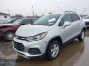✅ 2020 Chevrolet Trax LT • VIN: KL7CJPSB5LB021594 • Lot: 42090813. Wystawiony na IAAI z przebiegiem 37 641 mil. Bezpłatny archiwum sprzedaży aukcyjnych z USA i szczegółowy raport historii pojazdu na DreamBid. Zdjęcie 18.