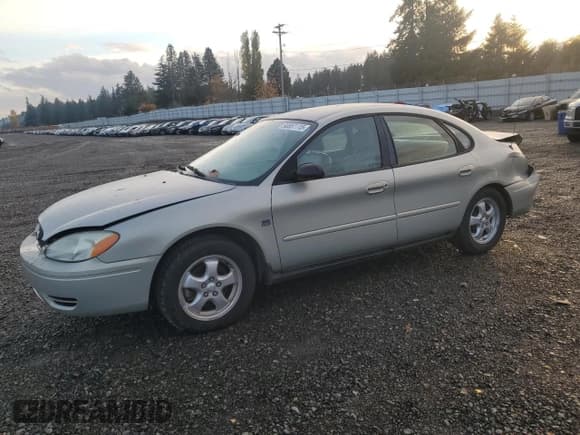 ✅ 2004 Ford Taurus SES • VIN: 1FAFP55S14G148352 • Lot: 90857115. Wystawiony na Copart z przebiegiem 143 025 mil. Bezpłatny archiwum sprzedaży aukcyjnych z USA i szczegółowy raport historii pojazdu na DreamBid. Zdjęcie 1.