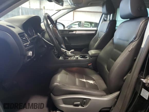 ✅ 2013 Volkswagen Touareg Lux • VIN: WVGEF9BP7DD007945 • Lot: 65758255. Listed on Copart with 90,086 mi. Free auction sales archive from the USA and detailed vehicle history report at DreamBid. Image 7.