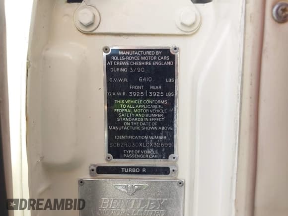 ✅ 1990 Bentley Turbo R • VIN: SCBZR03DXLCX32699 • Lot: 42960582. Wystawiony na IAAI z przebiegiem 38 147 mil. Bezpłatny archiwum sprzedaży aukcyjnych z USA i szczegółowy raport historii pojazdu na DreamBid. Zdjęcie 9.