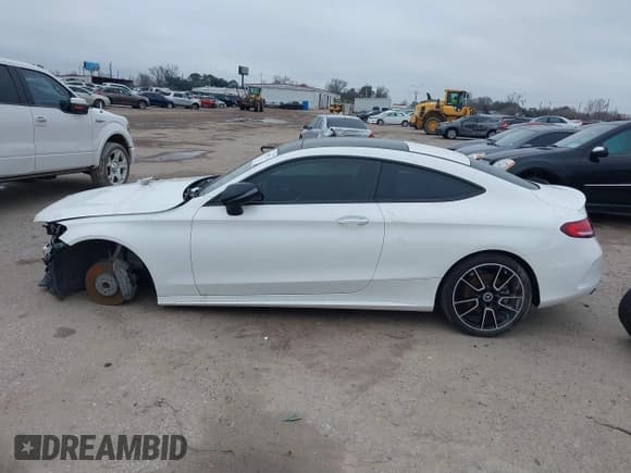 ✅ 2022 Mercedes-Benz C 300 • VIN: W1KWJ8DB5NG115893 • Lot: 41590272. Wystawiony na IAAI z przebiegiem 15 562 mil. Bezpłatny archiwum sprzedaży aukcyjnych z USA i szczegółowy raport historii pojazdu na DreamBid. Zdjęcie 15.