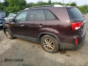 ✅ 2015 Kia Sorento LX • VIN: 5XYKT4A78FG581706 • Lot: 67238725. Wystawiony na Copart z przebiegiem 149 315 mil. Bezpłatny archiwum sprzedaży aukcyjnych z USA i szczegółowy raport historii pojazdu na DreamBid. Zdjęcie 2.