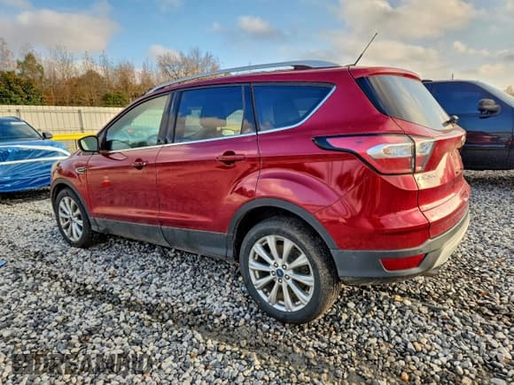 ✅ 2017 Ford Escape Titanium • VIN: 1FMCU0J90HUC35559 • Лот: 93352335. Опубликован ранее на Copart с пробегом 146 556 миль. Бесплатный доступ к архиву аукционных продаж из США и подробный отчёт об истории автомобиля на DreamBid. Изображение 2.