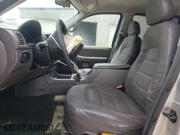 ✅ 2005 Ford Explorer XLS • VIN: 1FMZU62K55UB30767 • Lot: 60655445. Listed on Copart with 287,145 mi. Free auction sales archive from the USA and detailed vehicle history report at DreamBid. Image 7.