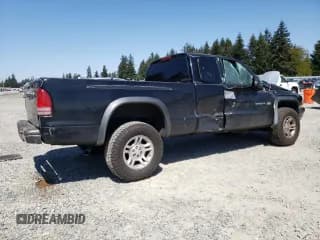 ✅ 2002 Dodge Dakota • VIN: 1B7GG12X12S591909 • Lot: 54775355. Wystawiony na Copart z przebiegiem Nie podano. Bezpłatny archiwum sprzedaży aukcyjnych z USA i szczegółowy raport historii pojazdu na DreamBid. Zdjęcie 3.