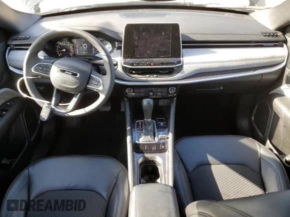 2025 Jeep Compass Latitude с VIN 3C4NJDBN4ST580006, выставлен на аукционе Copart как лот 90676915 с пробегом 16 737 миль миль и Чистый • Clean title. История ставок и продаж доступна на DreamBid. Изображение 8.