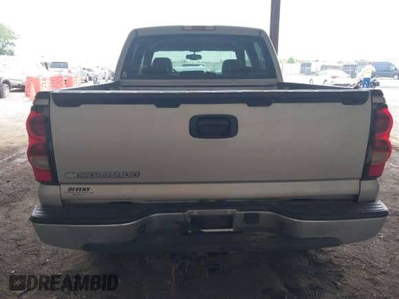 2007 Chevrolet Silverado 1500 LT1 z VIN 2GCEC13Z371137476, wystawiony jako IAAI lot #42397359 z przebiegiem 153 159 mil mil oraz . Historia ofert i sprzedaży dostępna na DreamBid. Obrazek 16.