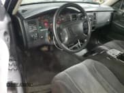 ✅ 2004 Dodge Dakota SLT • VIN: 1D7HG48NX4S525055 • Lot: 85502864. Wystawiony na Copart z przebiegiem 110 926 mil. Bezpłatny archiwum sprzedaży aukcyjnych z USA i szczegółowy raport historii pojazdu na DreamBid. Zdjęcie 8.