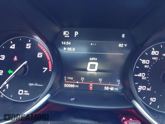 ✅ 2018 Alfa Romeo Giulia Ti Sport • VIN: ZARFAECN6J7581109 • Lot: 43237905. Listed on IAAI with 50,569 mi. Free auction sales archive from the USA and detailed vehicle history report at DreamBid. Image 15.