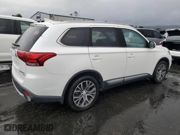 ✅ 2017 Mitsubishi Outlander SE • VIN: JA4AD3A32HZ064948 • Лот: 92685665. Опубликован ранее на Copart с пробегом 157 233 миль. Бесплатный доступ к архиву аукционных продаж из США и подробный отчёт об истории автомобиля на DreamBid. Изображение 3.