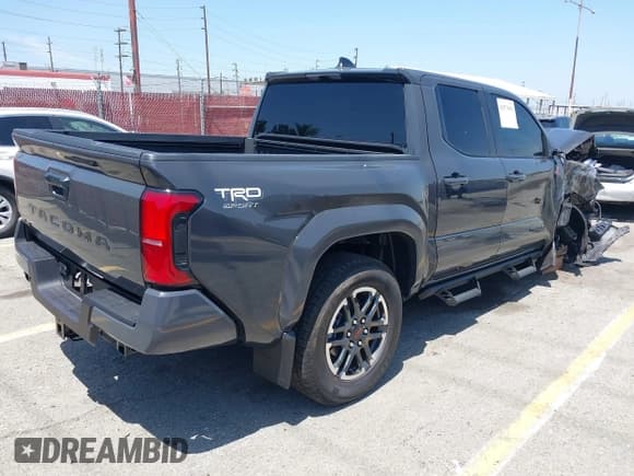 ✅ 2025 Toyota Tacoma SR • VIN: 3TMLB5JN5SM124179 • Лот: 42573907. Опубликован ранее на IAAI с пробегом 2 428 миль. Бесплатный доступ к архиву аукционных продаж из США и подробный отчёт об истории автомобиля на DreamBid. Изображение 4.