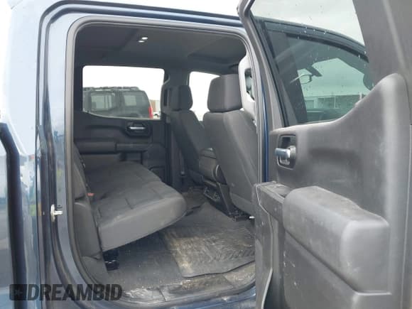 ✅ 2021 Chevrolet Silverado 1500 Custom Trail Boss • VIN: 3GCPYCEF0MG453512 • Lot: 41887270. Wystawiony na IAAI z przebiegiem 95 137 mil. Bezpłatny archiwum sprzedaży aukcyjnych z USA i szczegółowy raport historii pojazdu na DreamBid. Zdjęcie 8.