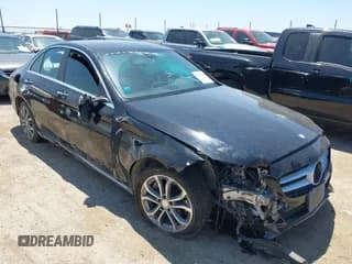 ✅ 2016 Mercedes-Benz C 300 Luxury • VIN: 55SWF4KB0GU115108 • Lot: 42937942. Wystawiony na IAAI z przebiegiem 124 615 mil. Bezpłatny archiwum sprzedaży aukcyjnych z USA i szczegółowy raport historii pojazdu na DreamBid. Zdjęcie 1.