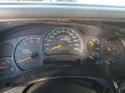 ✅ 2003 Chevrolet Silverado 2500HD LT • VIN: 1GCHK29193E284840 • Lot: 83631644. Wystawiony na Copart z przebiegiem 323 035 mil. Bezpłatny archiwum sprzedaży aukcyjnych z USA i szczegółowy raport historii pojazdu na DreamBid. Zdjęcie 9.