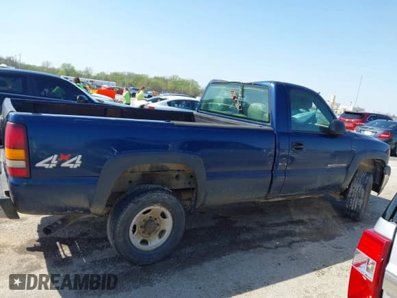 ✅ 2002 GMC Sierra 2500HD Work Truck • VIN: 1GTHK24U22Z280251 • Лот: 41916552. Опубликован ранее на IAAI с пробегом 246 032 миль. Бесплатный доступ к архиву аукционных продаж из США и подробный отчёт об истории автомобиля на DreamBid. Изображение 14.