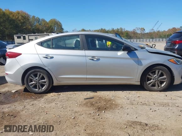 ✅ 2017 Hyundai Elantra SE • VIN: 5NPD84LF2HH176550 • Лот: 43526521. Опубликован ранее на IAAI с пробегом 138 836 миль. Бесплатный доступ к архиву аукционных продаж из США и подробный отчёт об истории автомобиля на DreamBid. Изображение 13.