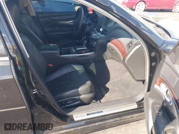 ✅ 2015 Infiniti Q70 • VIN: JN1BY1AP0FM542562 • Лот: 43319810. Опубликован ранее на IAAI с пробегом 176 519 миль. Бесплатный доступ к архиву аукционных продаж из США и подробный отчёт об истории автомобиля на DreamBid. Изображение 5.